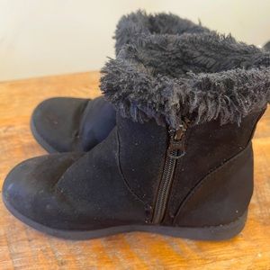 Girl Black faux fur boots size 1